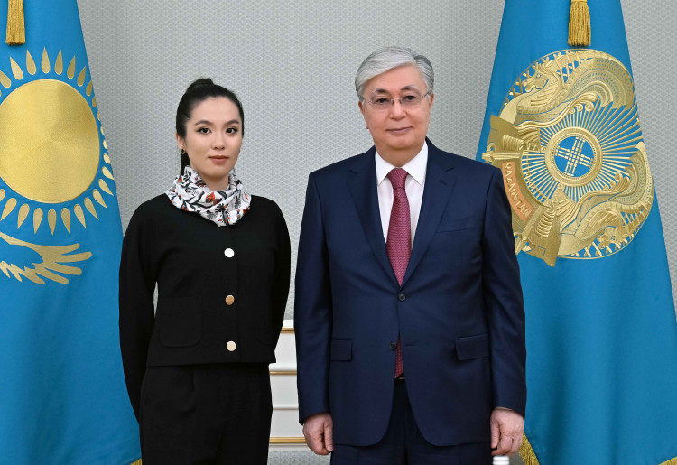 Глава государства принял почетного президента федерации шахмат города Астаны Динару Садуакасову 